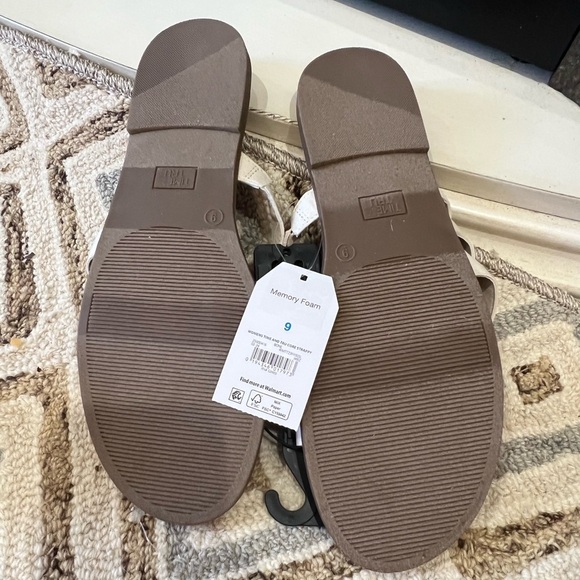 NWT Time & Tru Cream Strappy Bling Memory Foam Flat Sandals w/ Crystals Sz 9 - Picture 5 of 5
